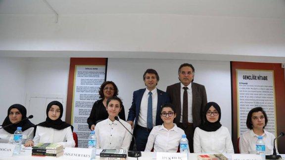 Anadolu Mektebi Yazar Okumaları Projesi Kapsamında "Kırgız Bozkırının Evrensel Rüzgarı Cengiz Aytmatov" Adlı Panel Düzenlendi.