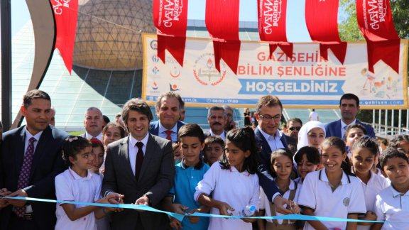 "Gazişehir Bilimle Şenleniyor" TÜBİTAK 4007 Bilim Şenliğimiz Düzenlenen Açılış Töreni İle Başladı.