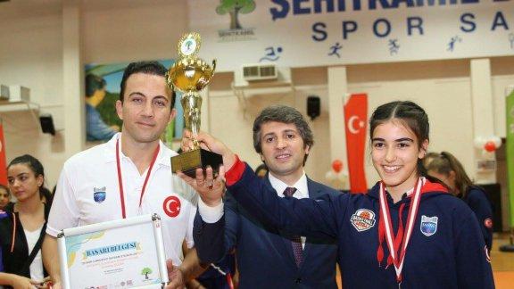 6. Geleneksel Basketbol Cumhuriyet Kupası Turnuvasının Ödül Töreni Yapıldı.