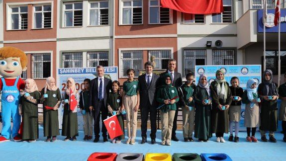 Bülbülzade İmam Hatip Ortaokulunda Şahinbey Belediyemiz Tarafından Ödül Programı Düzenlendi.