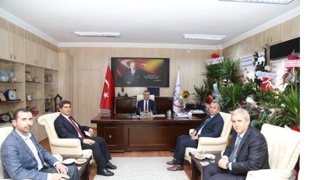 Yavuzeli İlçe Milli Eğitim Müdürü Mustafa KIRAÇ ve şube müdürleri, İl Milli Eğitim Müdürümüz Yasin TEPE'yi ziyaret ettiler.
