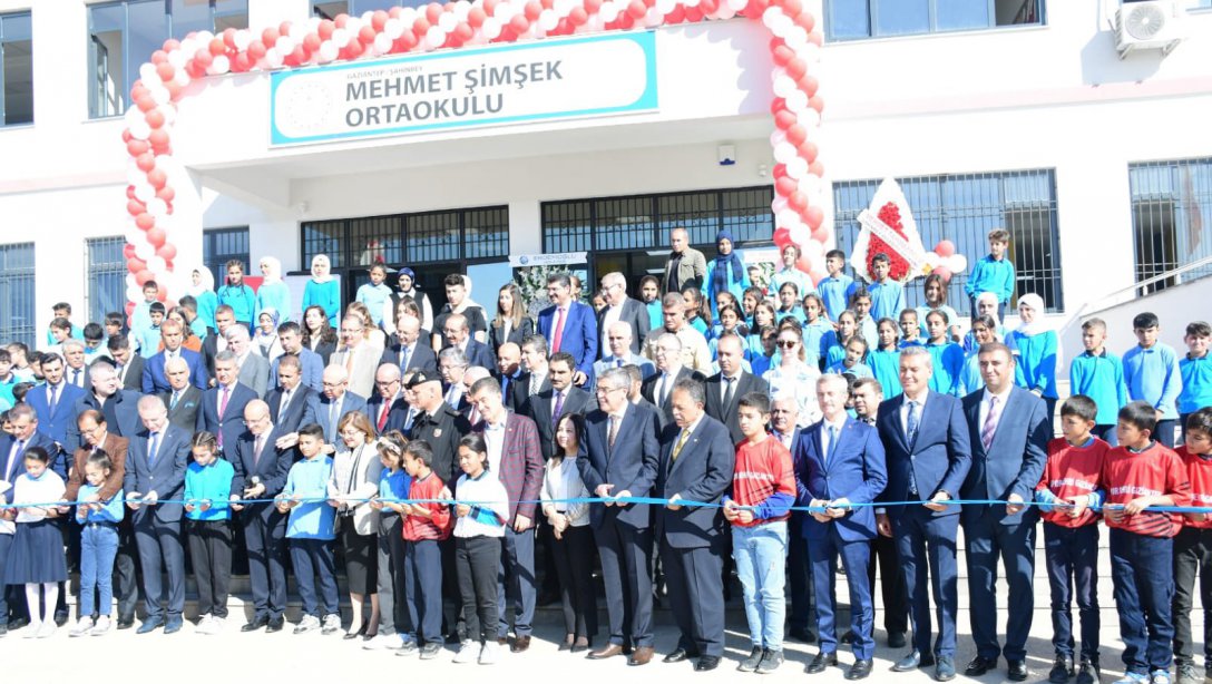 Önceki Dönem Bakanlarımızdan Mehmet Şimşek'in iştirakleri ile ismi verilen Mehmet Şimşek Ortaokulu'nun resmî açılışı