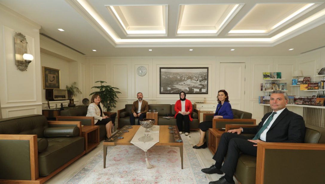 İl Müdürümüz Yasin Tepe ve TÜBİTAK Adana Bölge Koordinatörü Prof.Dr. Fatih Yahya Ayaz,   Gaziantep Büyükşehir Belediyesi Başkanı Sayın Fatma Şahin'i ziyaret ettiler.