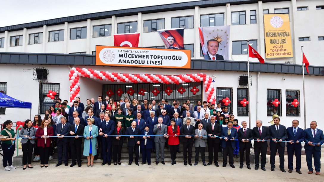 100. Yılda 100 Hayırsever kampanyası kapsamında yaptırılan Mücevher Topçuoğlu Anadolu Lisesi'nin resmî açılışı