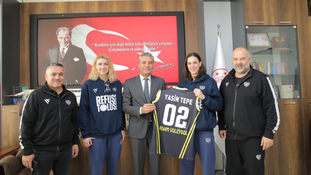 Adam Voleybol Spor Kulübü teknik ekibi ve sporcuları, İl Müdürümüz Yasin Tepe'yi ziyaret etti.