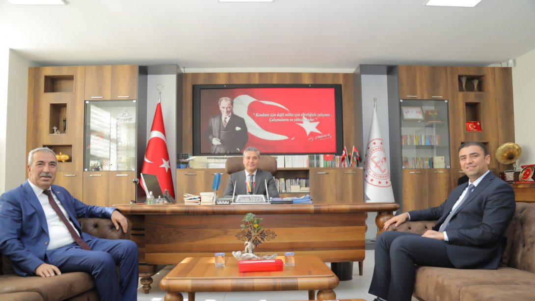 Şahinbey İlçe Millî Eğitim Müdürü Erdal Kılınç ve Şehitkamil İlçe Millî Eğitim Müdürü Mehmet Yağcı, İl Müdürümüz Yasin Tepe'yi ziyaret ettiler.