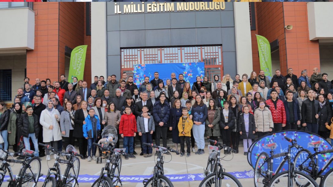 GBB Başkanımız Sayın Fatma Şahin ve İl Müdürümüz Yasin Tepe, öğretmenlerimize, Gazişehir öğrenci meclis üyelerine ve personellerimize bisiklet hediye ettiler.