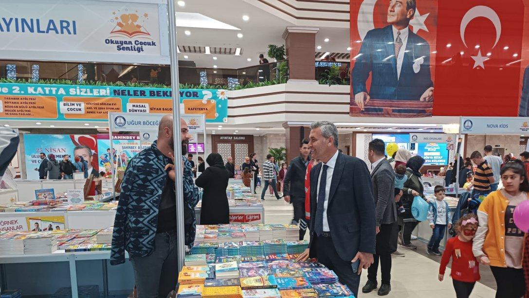 İl Millî Eğitim Müdürümüz Yasin Tepe, Şahinbey Belediyesinin 23 Nisan Ulusal Egemenlik ve Çocuk Bayramı için organize ettiği Okuyan Çocuk Şenliği alanını ziyaret etti.