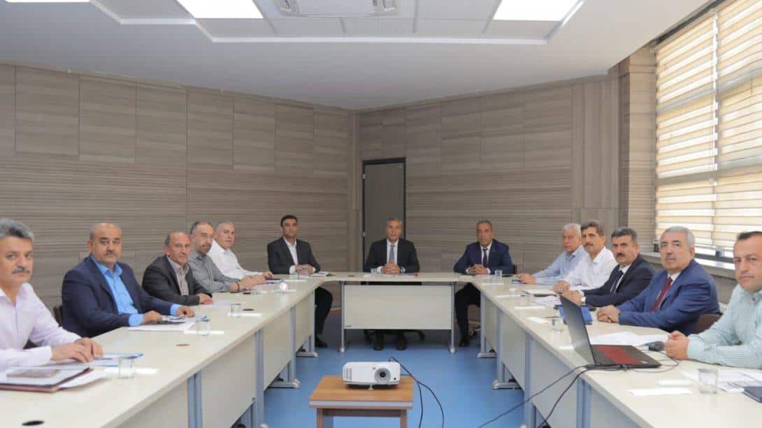 İl Millî Eğitim Müdürümüz Yasin Tepe, ilçe millî eğitim müdürleri ile taşımalı eğitim planlaması ve LGS yerleştirmeleri toplantısı yaptı.