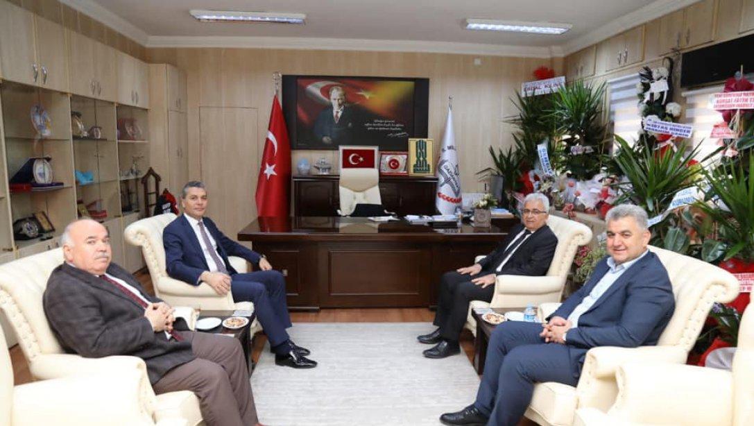 Nurdağı Belediye Başkanı Sayın Ökkeş KAVAK, İl Milli Eğitim Müdürümüz Yasin TEPE'yi ziyaret ettiler.