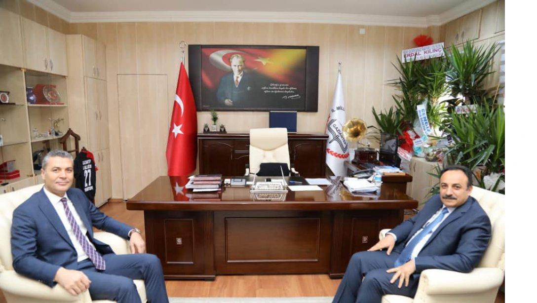 Kilis İl Milli Eğitim Müdürü Mehmet Emin AKKURT, İl Milli Eğitim Müdürümüz Yasin TEPE'yi ziyaret etti.