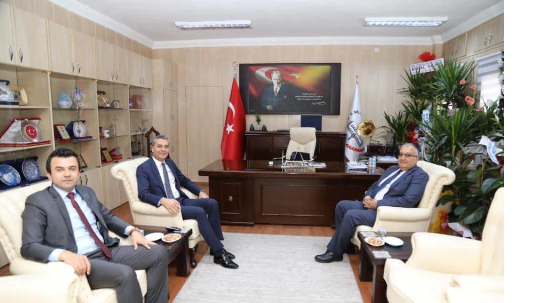 Bakanlığımız Daire Başkanları Serkan KOCABAŞ ve Muhittin YILMAZ, İl Milli Eğitim Müdürümüz Yasin TEPE'yi ziyaret ettiler.