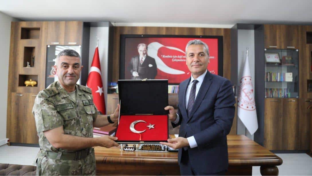 5. Zırhlı Tugay Komutanı Tuğgeneral Hacı Halil Osma, İl Millî Eğitim Müdürümüz Yasin Tepe'yi ziyaret etti.