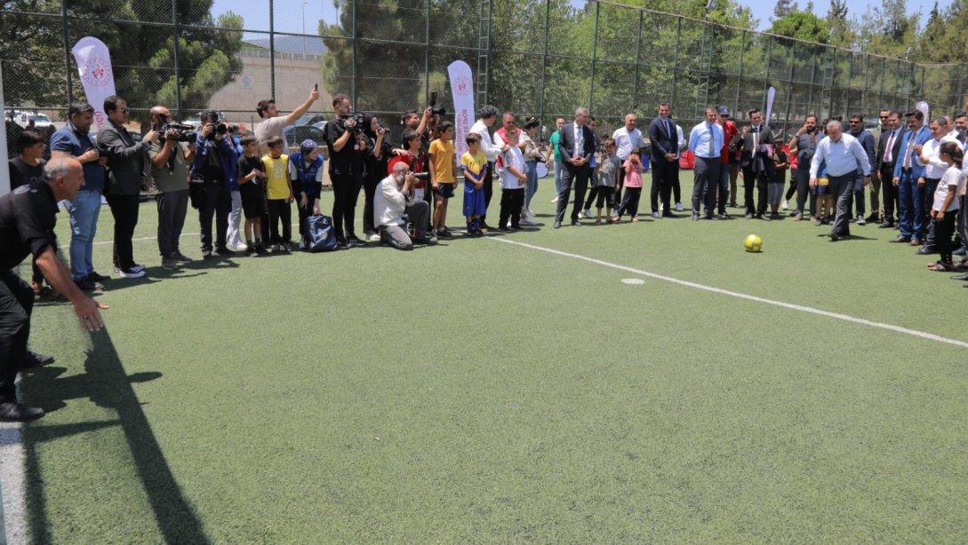 Gençlik ve Spor Bakanı Sn. Osman Aşkın Bakile protokol üyeleri İslahiye Gençlik Merkezini ziyaret ettiler.