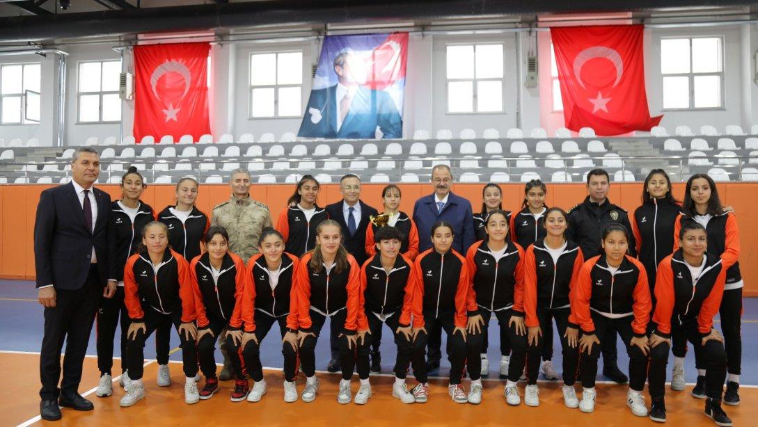 Antalya'da Gerçekleşen Okul Sporları Gençler A Kadın Futbol Türkiye Şampiyonası'nda Namağlup Bir Başarı ile Türkiye Şampiyonu Olan Adil Sani Konukoğlu Spor Lisesine Tebrik Ziyareti