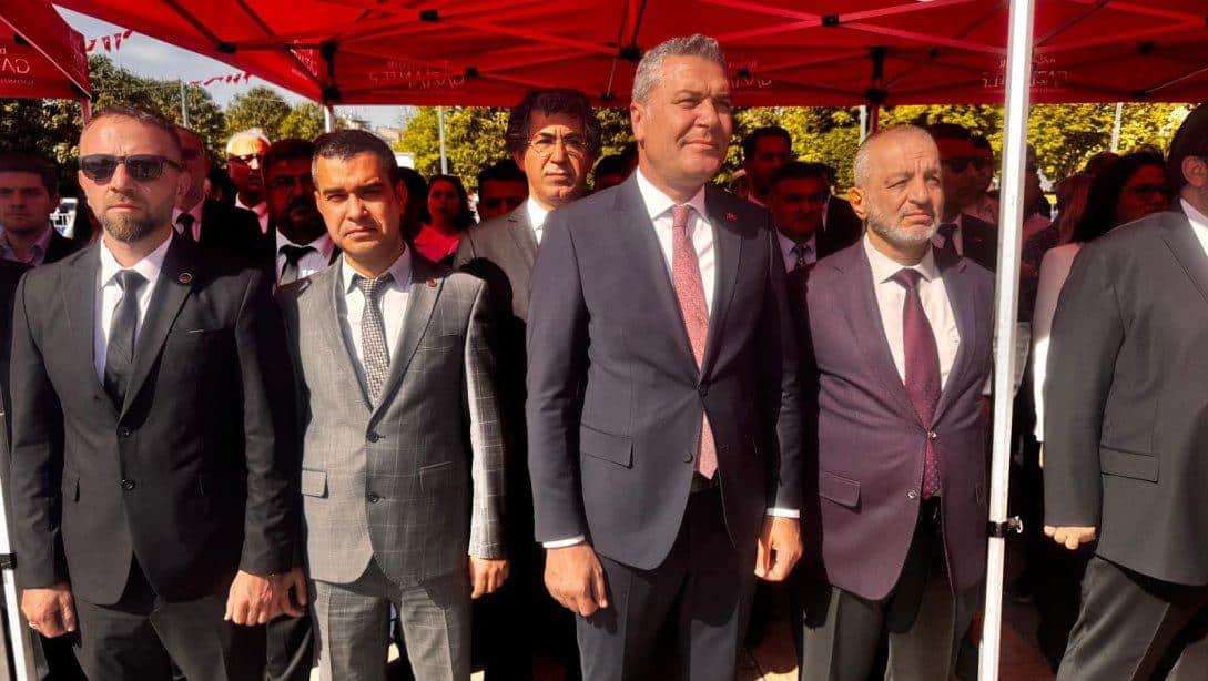 İl Millî Eğitim Müdürümüz Yasin Tepe, 19 Mayıs Atatürk'ü Anma, Gençlik ve Spor Bayramı Çelenk Sunma Töreni'ne Katıldı.