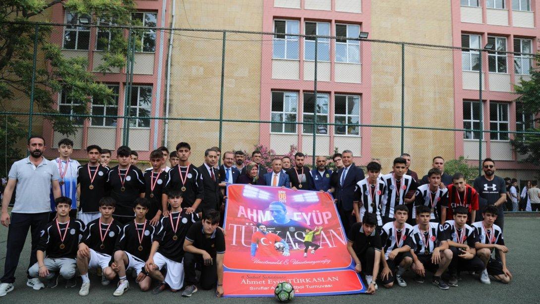 6 Şubat Depremlerinde Şehit Olan Gaziantep Lisesi Mezunu Ahmet Eyüp Türkaslan Anısına Düzenlenen Sınıflar Arası Futbol Turnuvası Final Maçı ve Ödül Töreni Programı