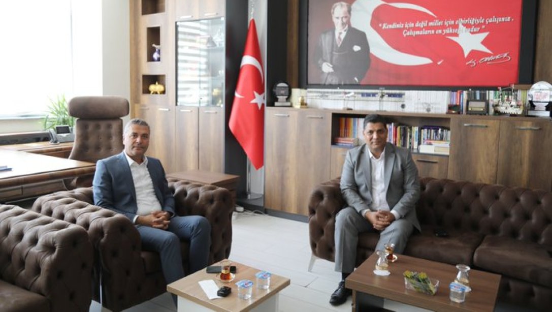 CHP Gaziantep İl Başkanı Reis Reisoğlu, İl Millî Eğitim Müdürümüz Yasin Tepe'yi Ziyaret Etti.