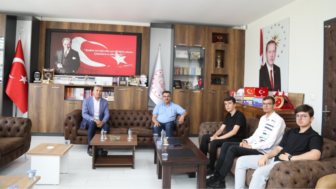 Prof. Dr. Mehmet Görmez AİHL Müdürü İbrahim Halil Güler, YKS'de Derece Yapan Okul Öğrencileri İl Millî Eğitim Müdürümüz Yasin Tepe'yi Ziyaret Etti.