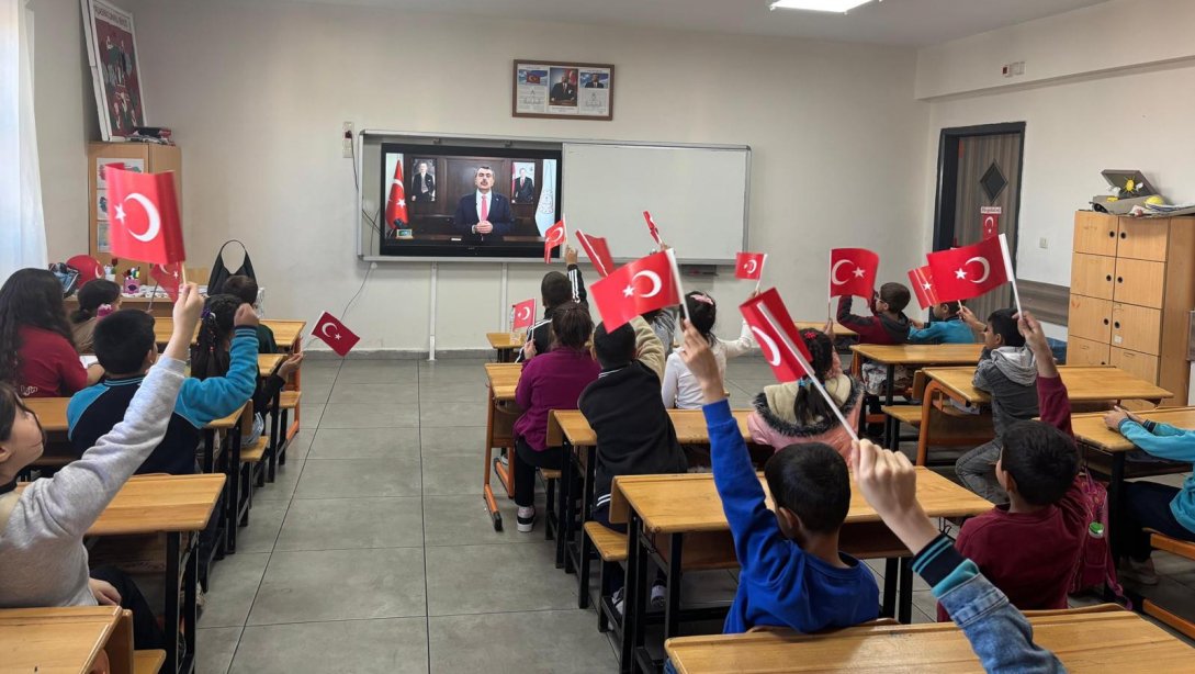 Gazi Şehrin Öğrencileri, Cumhuriyet Haftası'nın İlk Dersinde 