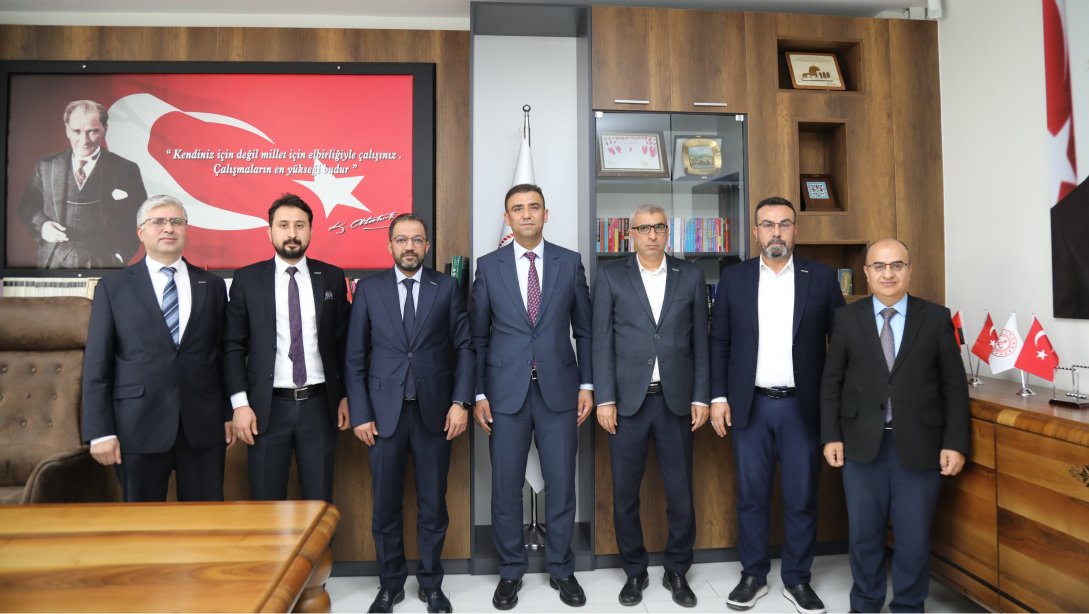 MÜSİAD Gaziantep Şube Başkanı Yahya Serkan Emre Ve Beraberindeki Heyet, İl Millî Eğitim Müdürümüz Dr. Erdal Kılınç'ı Ziyaret Ettiler.