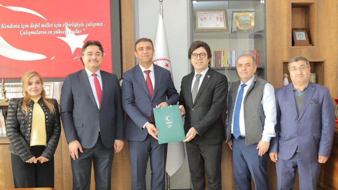 Türkiye Yeşilay Cemiyeti Gaziantep Şube Başkanı Prof. Dr. Haluk Şen Ve Beraberindeki Heyet, İl Millî Eğitim Müdürümüz Erdal Kılınç'ı Ziyaret Ettiler.