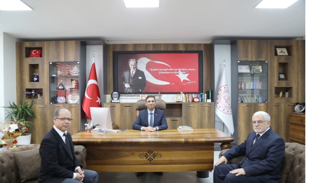 GAÜN Öğretim Üyesi, GBB Gazikültür AŞ Genel Müdürü Prof. Dr. Halil İbrahim Yakar ve Hasan Süzer Anadolu Lisesi Okul Müdürü İbrahim Halil Kavsara'dan İl Millî Eğitim Müdürümüz Dr. Erdal Kılınç'a Ziyaret