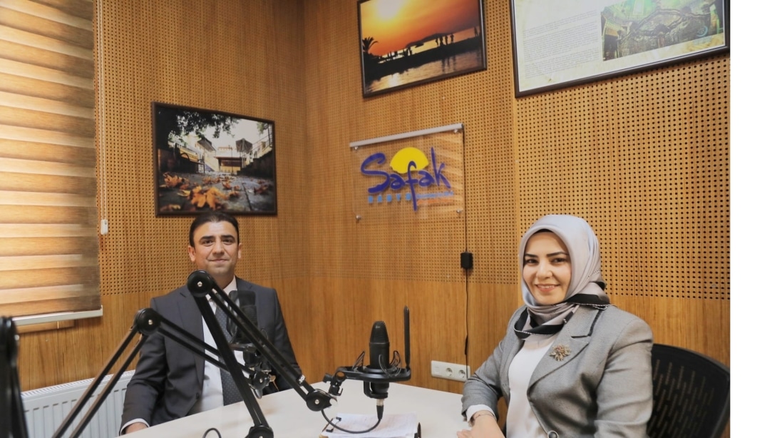 İl Millî Eğitim Müdürümüz Dr. Erdal Kılınç; Şafak Radyo'da Aile Danışmanı, Kişisel Gelişim Uzmanı Esra Göçgün'ün Sunduğu Aile Akademisi Canlı Yayın Programına Konuk Oldu
