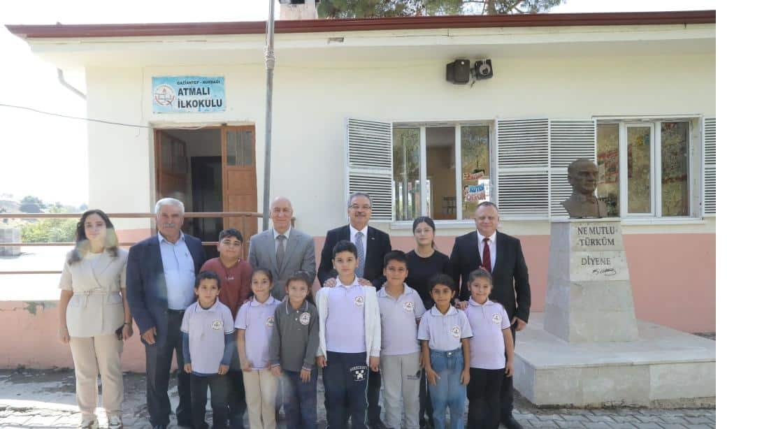 Bir köy okuluna misafir olduk, dünyanın bütün çiçeklerine şahit olduk.